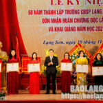 (Báo Lạng Sơn) Trường Cao đẳng Sư phạm Lạng Sơn đón nhận Huân chương Độc lập Hạng Ba