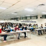 Cán bộ, giảng viên và sinh viên chuyên ngành Cao đẳng Tiếng Trung Quốc và Cao đẳng Tiếng Anh đi trải nghiệm thực tế tại các doanh nghiệp