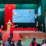 Trường TH&THCS Lê Quý Đôn nhận trụ bóng và bóng rổ từ công ty Bảo hiểm nhân thọ Sun Life Việt Nam