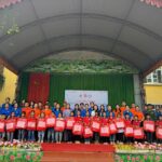 Hoạt động tình nguyện “Tiếp bước em đến trường” tại Trường Tiểu học Đông Quan, xã Đông Quan, huyện Lộc Bình