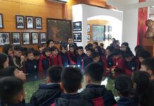 Trường TH&THCS Lê Quý Đôn và Tổ Tâm lý học – Giáo dục học phối hợp tổ chức hoạt động trải nghiệm “Tìm hiểu Làng mái ngói âm dương” cho học sinh khối 5