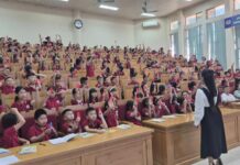Khoa Khoa học cơ bản phối hợp tổ chức ngoại khóa giáo dục giới tính và sức khỏe sinh sản vị thành niên